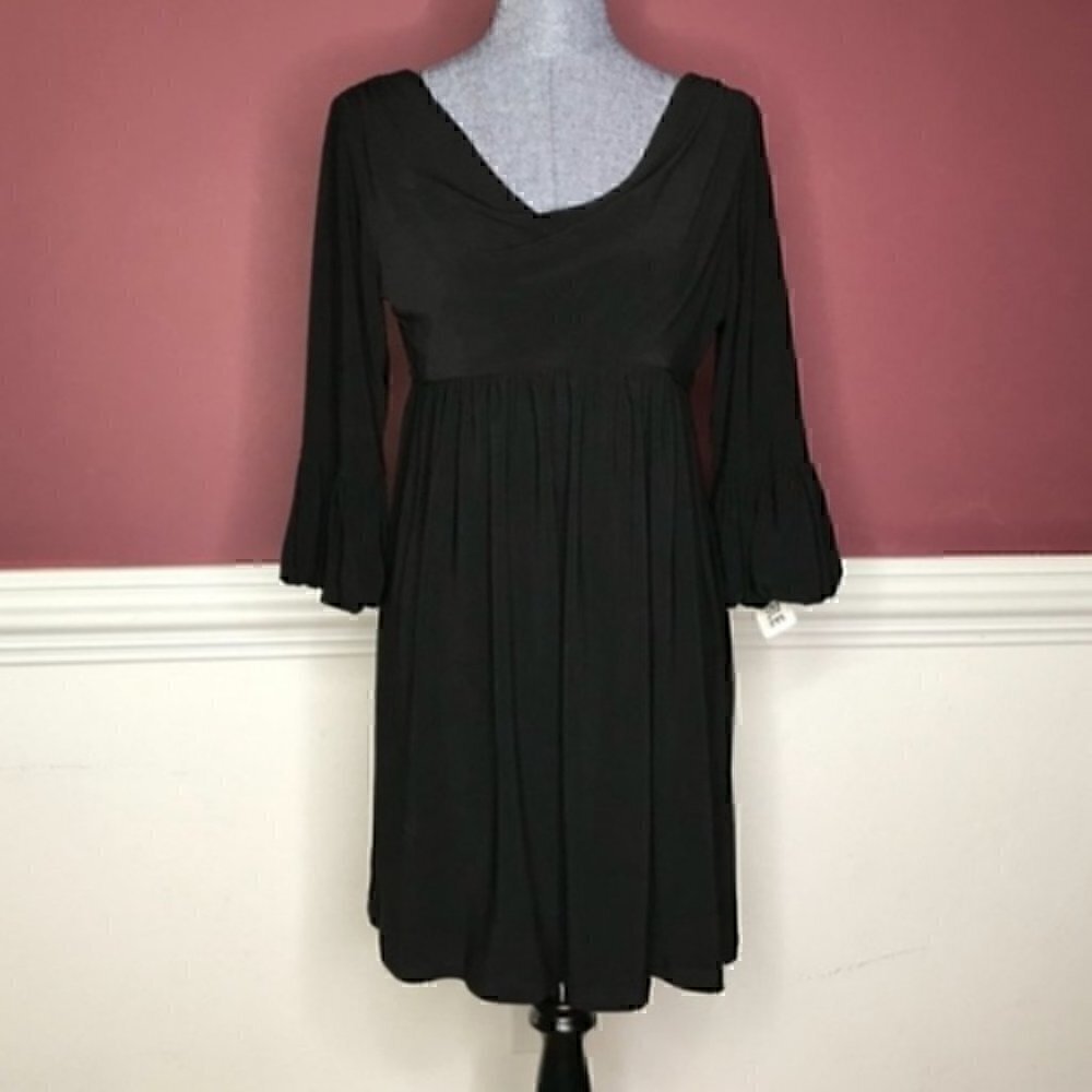 **NWOT** Blu Sage black mini v-neck dress size m